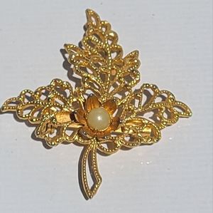 Vintage Gold Tone Leaf With Faux Pearl Brooch